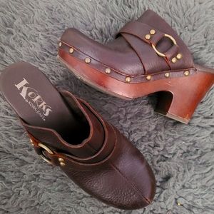Korks leather clogs